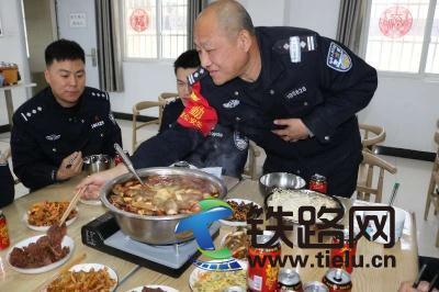  С��ů���� ���I(y��ng)��ζ�⡪��ʮ�ߖ|վ�ɳ������ԈF(tu��n)���