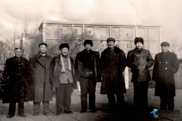 �¾����h�T�����мtɫ���򡪡�׷��ԭ���ͺ����F·�����h�T��