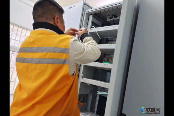 ˮ�t�F·ZPW2000늴a������ʩ���ב�(zh��n)���